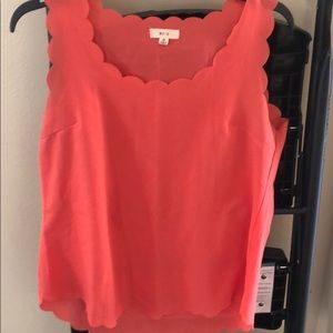 Scalloped trim tank top!